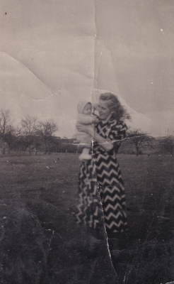 Mathilda Grandits sa sinom Hansijem u 1950-i ljeti	
