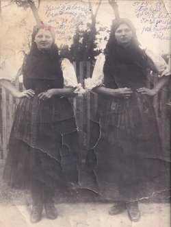 Dvi divojke 1932.		