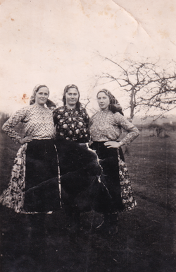 Tri žene oko 1940.