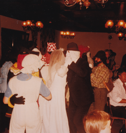 Maskirani na svadbi 1984.		